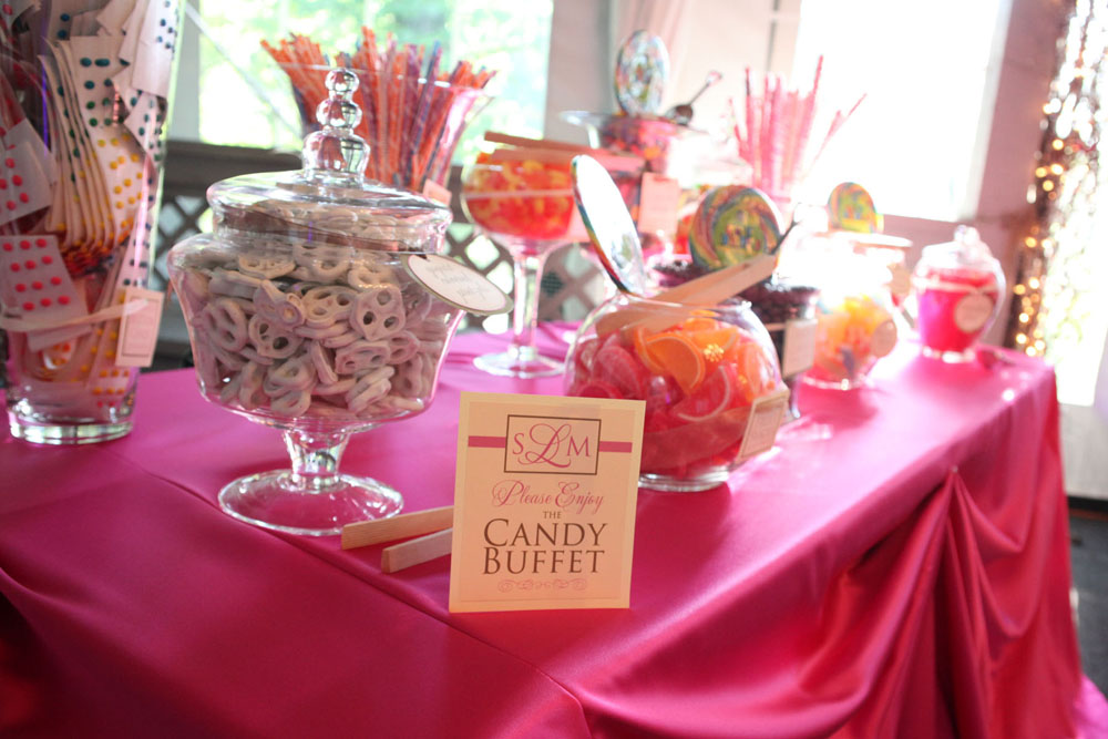 Candy Buffet -Source: weddingwindow.com